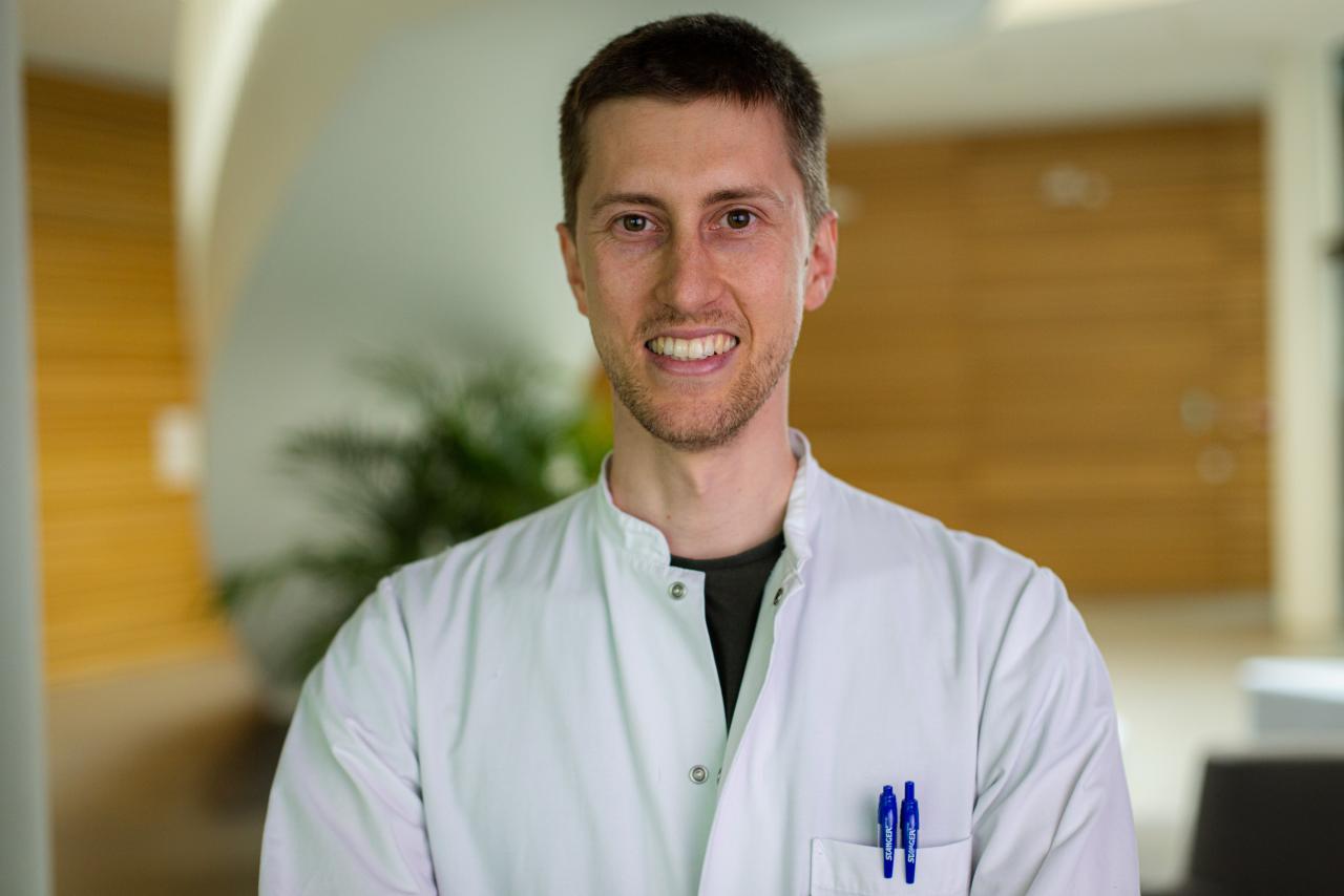 Dr. Konrad Straub Dr. Konrad Straub